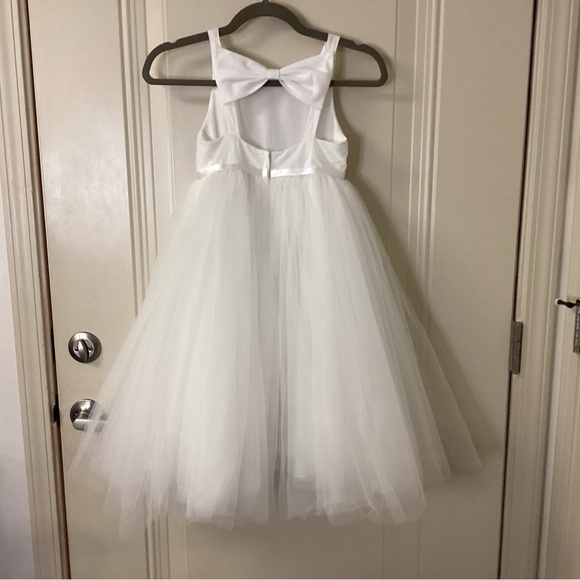 David's Bridal CR 1403 Soft White Back Out Bow Flower Girl Dress SZ 7 EUC $129 - Picture 3 of 16